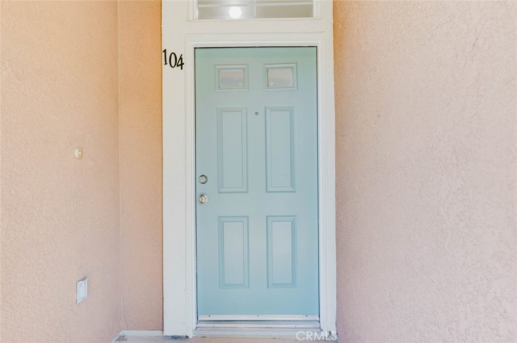 https://media.crmls.org/medias/e18f5588-596a-4608-9778-5a5cc8e8da60.jpg?preset=X-Large