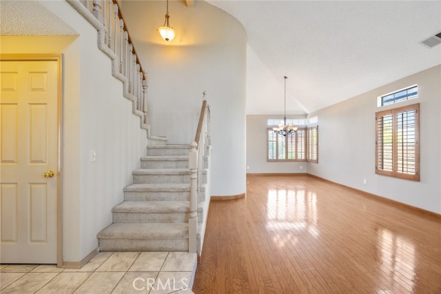 5795 Blackbird Lane, La Verne CA: https://media.crmls.org/medias/e18ff203-5c9f-4185-8327-7b72269ad9f2.jpg
