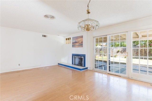 Detail Gallery Image 5 of 48 For 17149 Donmetz, Granada Hills,  CA 91344 - 4 Beds | 2 Baths