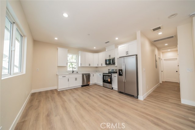 Detail Gallery Image 16 of 30 For 11186 Vernon Ave #B,  Chino,  CA 91710 - 3 Beds | 2 Baths