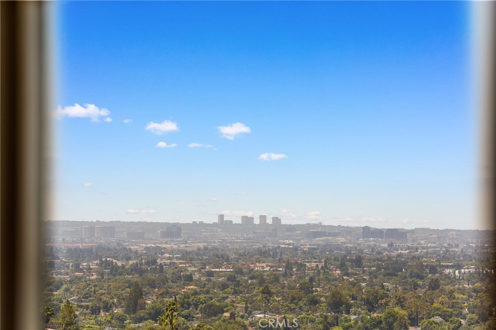 https://media.crmls.org/medias/e190a269-d307-4aa9-b710-0600c22efb4c.jpg?preset=X-Large