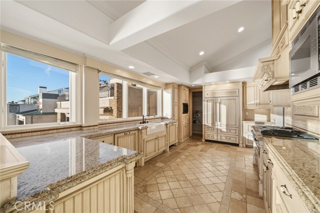 Detail Gallery Image 18 of 73 For 21 Bay, Laguna Beach,  CA 92651 - 6 Beds | 6/1 Baths