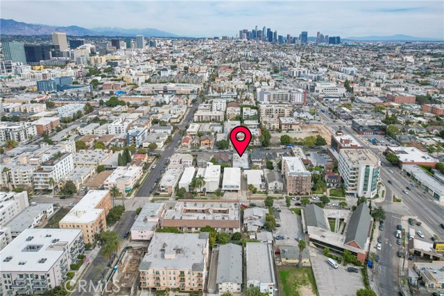 957 S Gramercy Drive, Los Angeles CA: https://media.crmls.org/medias/e191eab4-70c1-47a3-94c3-1f2a7ac268cb.jpg