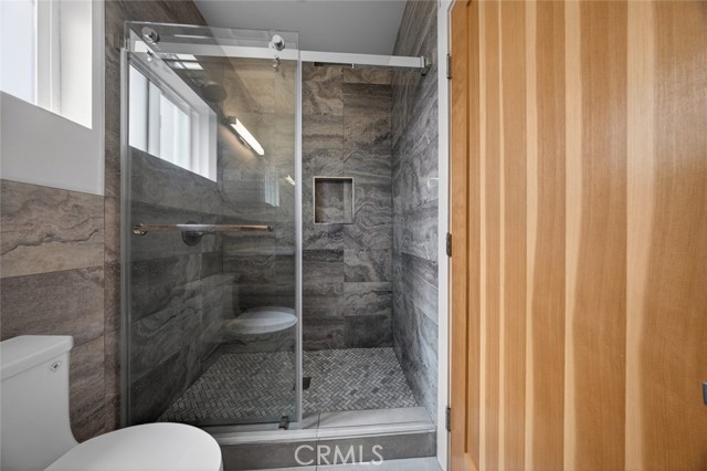 Detail Gallery Image 14 of 31 For 8334 Calvin Ave, Northridge,  CA 91324 - 2 Beds | 3 Baths