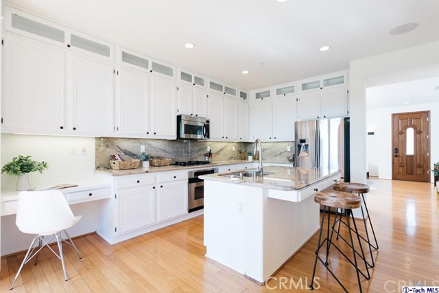 Detail Gallery Image 10 of 19 For 10040 Meritage Ct, Sun Valley,  CA 91352 - 4 Beds | 3 Baths