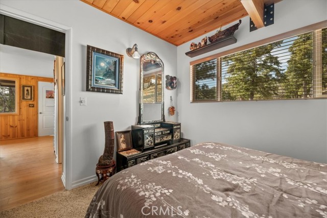 Detail Gallery Image 18 of 38 For 1285 Ridge Rd, Fawnskin,  CA 92333 - 3 Beds | 2 Baths