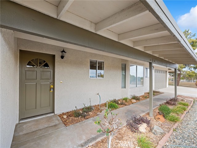 Detail Gallery Image 3 of 49 For 7024 Outpost Rd, Oak Hills,  CA 92344 - 3 Beds | 2 Baths