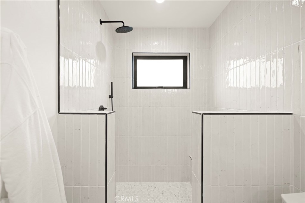 https://media.crmls.org/medias/e1936275-a109-457d-91db-0003c3f06ae6.jpg?preset=X-Large
