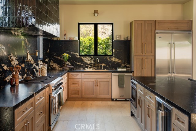 Detail Gallery Image 8 of 65 For 15719 Hartsook St, Encino,  CA 91436 - 4 Beds | 4/1 Baths