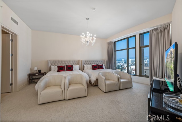 10776 Wilshire Boulevard, Los Angeles CA: https://media.crmls.org/medias/e1940972-d4d1-428b-adae-bdffdfd9d538.jpg