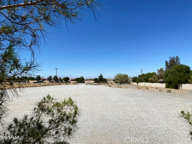 Detail Gallery Image 10 of 16 For 5050 Pearblossom Hwy, Palmdale,  CA 93552 - 5 Beds | 2 Baths