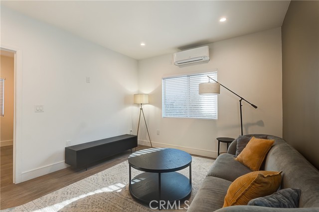 Detail Gallery Image 14 of 18 For 1364 S Ridgeley, Los Angeles,  CA 90019 - 3 Beds | 4 Baths