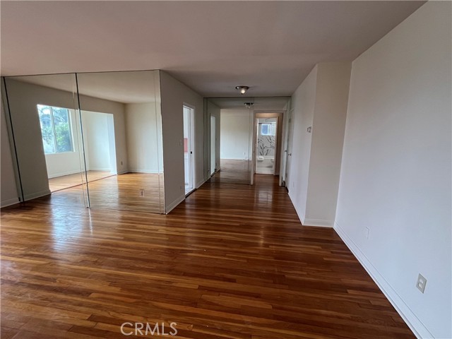 5363 La Jolla Boulevard, La Jolla CA: https://media.crmls.org/medias/e194c3b5-489e-47ca-b2d8-7ec37c729d5e.jpg