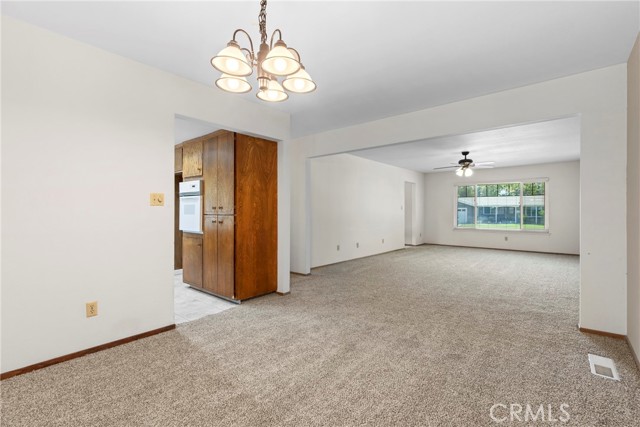 3355 San Fernando Court, Merced CA: https://media.crmls.org/medias/e194ed51-c8b3-437e-8852-c1bc87a810eb.jpg