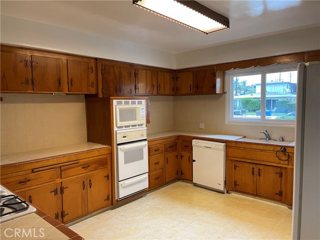 529 Avenue F, Redondo Beach, California 90277, 5 Bedrooms Bedrooms, ,3 BathroomsBathrooms,Residential,Sold,Avenue F,PV23016467