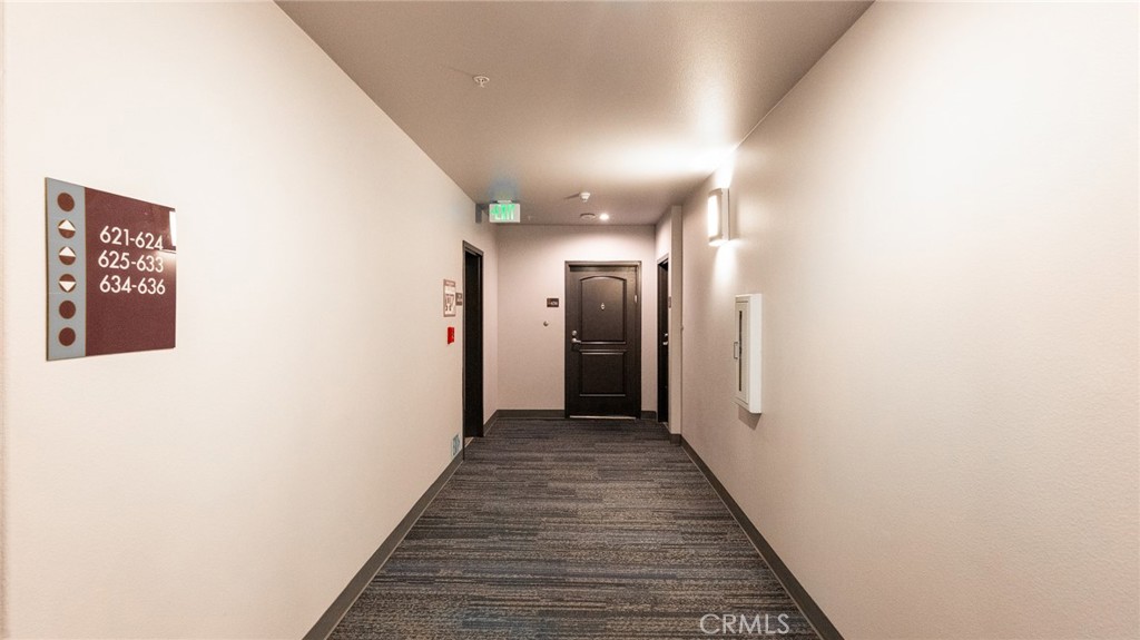 https://media.crmls.org/medias/e1957010-3311-4dfb-8551-784503f3fce7.jpg?preset=X-Large