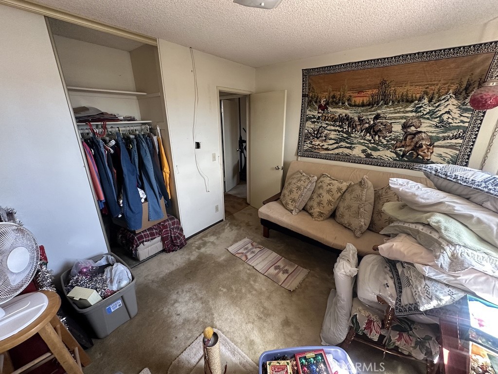 https://media.crmls.org/medias/e196790f-50a0-4c95-8f81-809e72772ac0.jpg?preset=X-Large