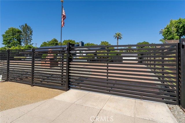 Detail Gallery Image 5 of 57 For 8830 Newcastle Ave, –,  CA 91325 - 4 Beds | 3/1 Baths