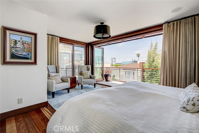 Detail Gallery Image 29 of 47 For 436 32nd St., Manhattan Beach,  CA 90266 - 4 Beds | 4 Baths