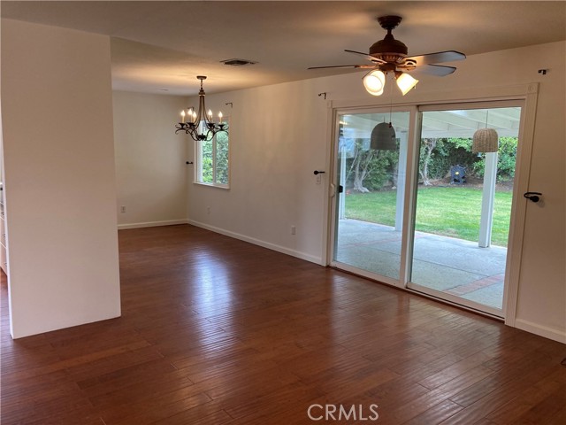 Detail Gallery Image 3 of 22 For 23464 Sylvan St, Woodland Hills,  CA 91367 - 3 Beds | 2/1 Baths