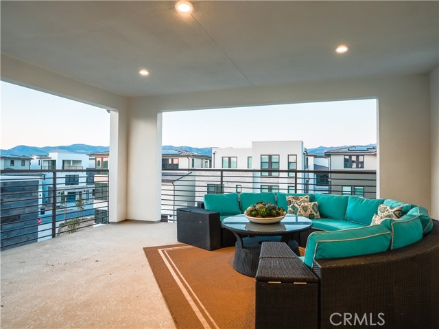 221 Stage, Irvine CA: https://media.crmls.org/medias/e19853ba-3b4e-4a38-ae2e-90b074f4988f.jpg