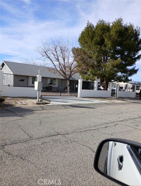 Detail Gallery Image 4 of 6 For 40531 176th, Lancaster,  CA 93535 - 3 Beds | 2 Baths