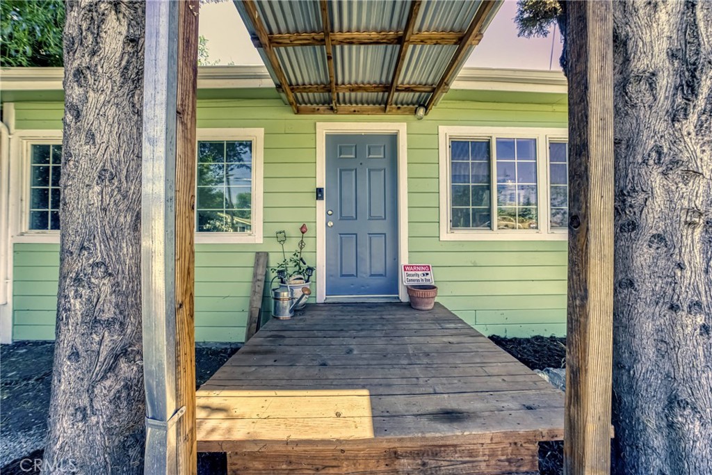 https://media.crmls.org/medias/e198d0f8-c552-4c19-90ce-335b068b511d.jpg?preset=X-Large