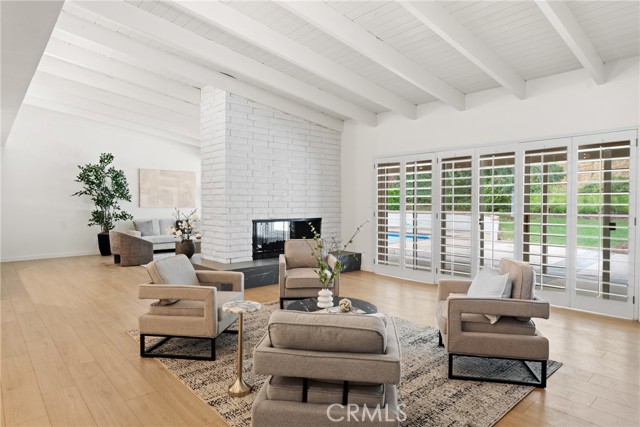 20217 Wells Drive, Woodland Hills CA: https://media.crmls.org/medias/e199c3d9-02da-4f24-a517-23cfa569bc8d.jpg