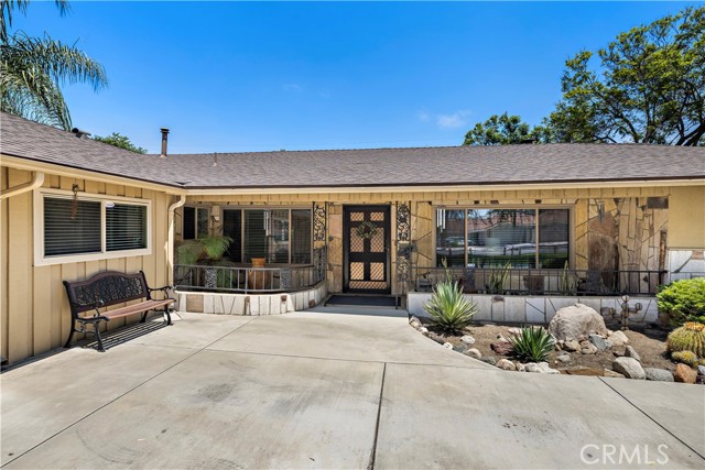 2304 Lewis Street, Santa Ana CA: https://media.crmls.org/medias/e19a59cb-2176-47f7-8ee1-3b18e0da534d.jpg