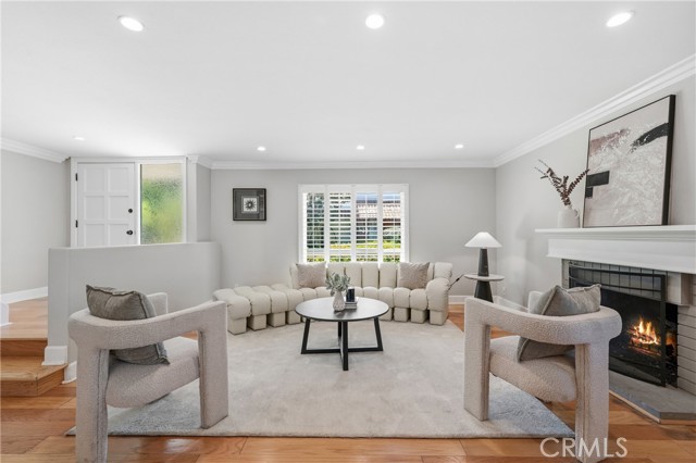 Detail Gallery Image 4 of 37 For 2214 Vista Hogar, Newport Beach,  CA 92660 - 4 Beds | 2/1 Baths