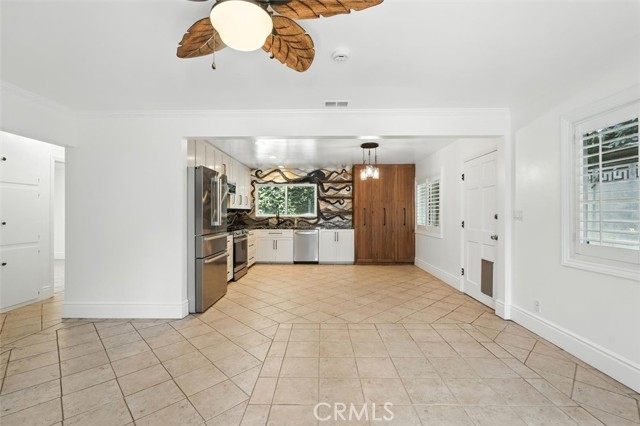 Detail Gallery Image 12 of 31 For 414 N Gertruda #B,  Redondo Beach,  CA 90277 - 3 Beds | 2 Baths