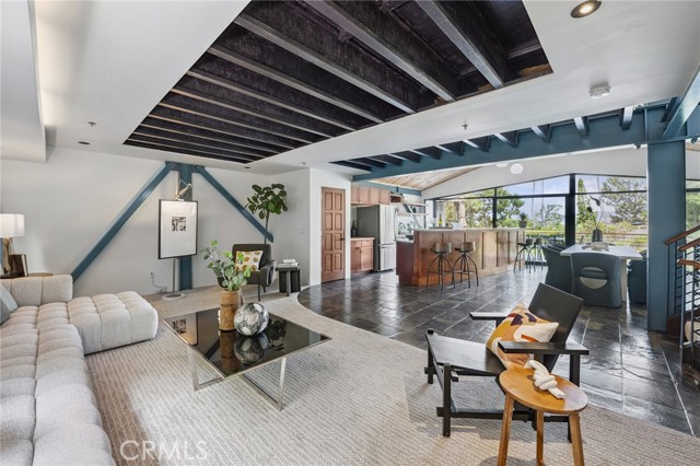 686 Diamond Street, Laguna Beach CA: https://media.crmls.org/medias/e19c6297-54c8-46c4-9306-72fd1308f892.jpg