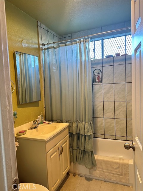 Detail Gallery Image 8 of 10 For 943 E 104th, Los Angeles,  CA 90002 - 2 Beds | 1 Baths