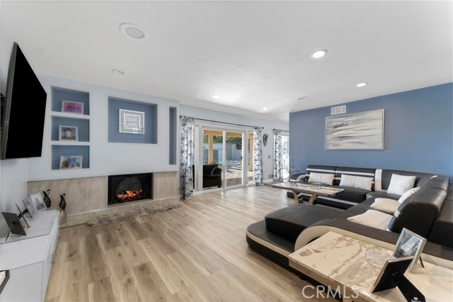 Detail Gallery Image 9 of 34 For 17426 Flanders St, Granada Hills,  CA 91344 - 4 Beds | 2 Baths