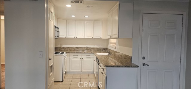 Image 5 of 14 For 1085 Circle City Drive 202