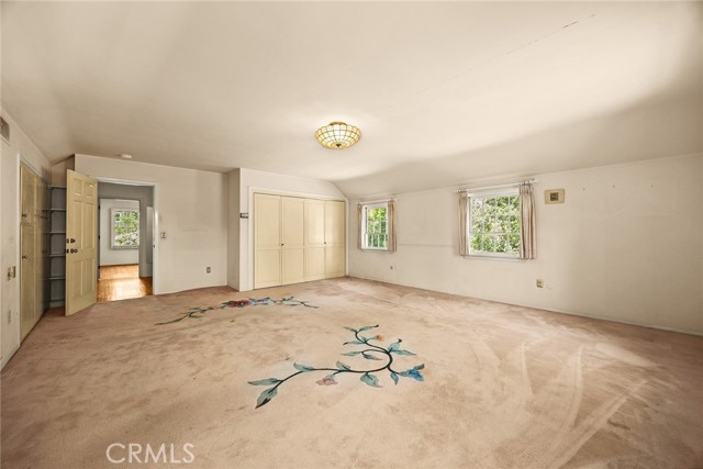85 S San Rafael Avenue, Pasadena CA: https://media.crmls.org/medias/e19ddcbc-e654-42d4-9732-6f16d9a2ef4e.jpg