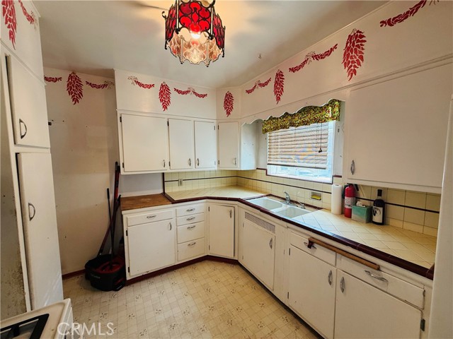 Detail Gallery Image 6 of 25 For 892 Valencia Dr, Colton,  CA 92324 - 3 Beds | 1 Baths