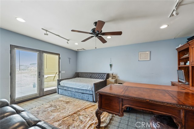 9075 Mesa Vista Street, Apple Valley CA: https://media.crmls.org/medias/e19ec4a3-abb8-447f-9799-f3dfc386d3e2.jpg