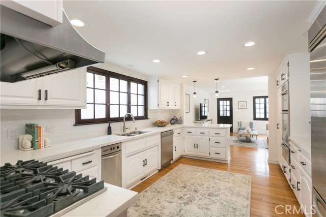 600 35th Street, Manhattan Beach, California 90266, 3 Bedrooms Bedrooms, ,2 BathroomsBathrooms,Residential,Sold,35th,SB17026414