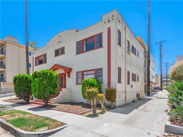 207 Mira Mar Avenue, Long Beach CA: https://media.crmls.org/medias/e19f84a6-f803-4d50-8ddf-fbb83001600b.jpg