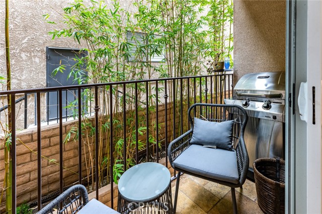 Detail Gallery Image 9 of 21 For 820 S Bedford St #102,  Los Angeles,  CA 90035 - 2 Beds | 2/1 Baths