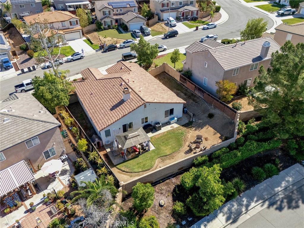 https://media.crmls.org/medias/e1a0c58d-601a-457c-af27-f7b9dd19cb53.jpg?preset=X-Large