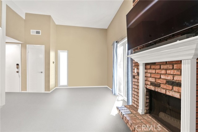Detail Gallery Image 8 of 32 For 2000 W Palmyra Apt 29, Orange,  CA 92868 - 3 Beds | 2/1 Baths