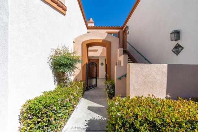 Detail Gallery Image 3 of 30 For 320 Villa Point, Newport Beach,  CA 92660 - 2 Beds | 2 Baths