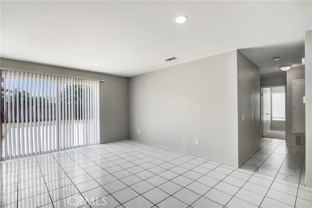 13688 Pecan Place, Moreno Valley CA: https://media.crmls.org/medias/e1a22731-e9d0-47bc-acc7-92e7e73ad5e6.jpg