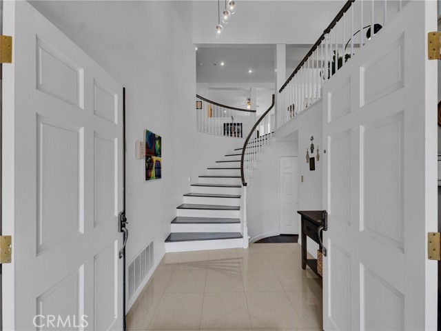 Detail Gallery Image 4 of 43 For 24527 Indian Hill Ln, West Hills,  CA 91307 - 5 Beds | 3 Baths