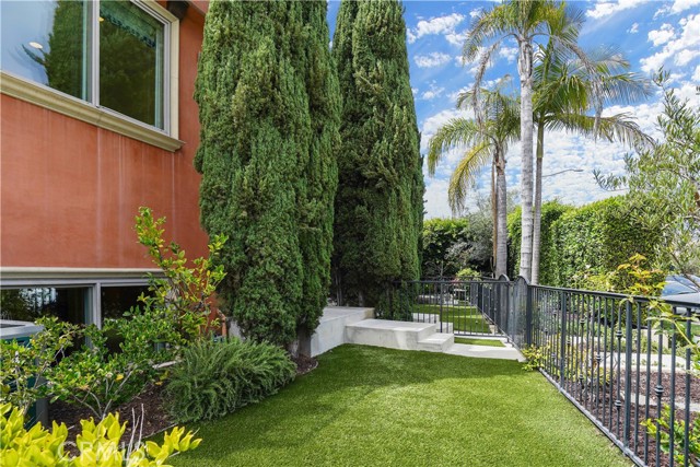 615 Pacific Coast Highway, Redondo Beach, California 90277, 3 Bedrooms Bedrooms, ,3 BathroomsBathrooms,Residential,Sold,Pacific Coast Highway,SB22124725