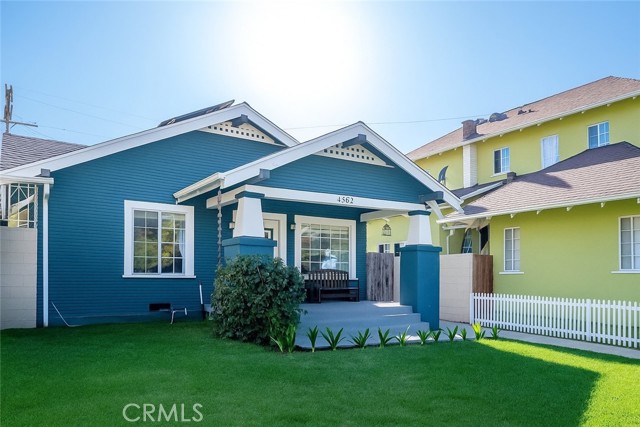 Detail Gallery Image 3 of 63 For 4562 Lomita, Los Angeles,  CA 90019 - 3 Beds | 2 Baths