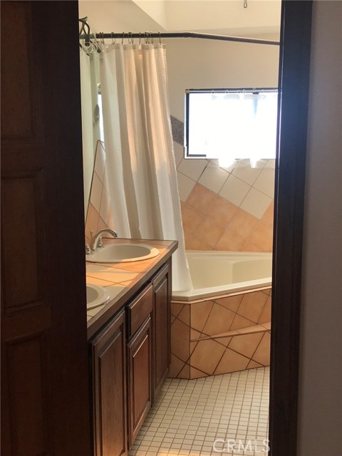 220 42nd Street, Manhattan Beach, California 90266, 3 Bedrooms Bedrooms, ,1 BathroomBathrooms,Residential,Sold,42nd,SB22084240