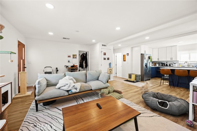 1385 N Marengo Avenue, Pasadena CA: https://media.crmls.org/medias/e1a35e59-4112-470c-b949-eee5304fc552.jpg